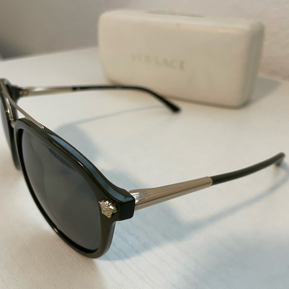 Green Versace sunglasses - Picture 5 of 5